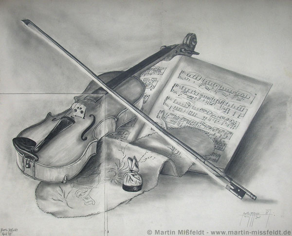 Stillleben mit Geige - 1987, Bleistift auf Papier, 50 x 70 cm 