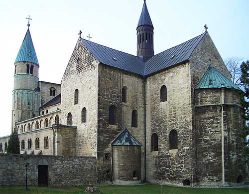 Typisch romanische Architektur: Stiftskirche Gernrode